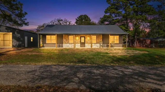 $300,000 | 700 Anderson County Road 308, Frankston, TX 75763
