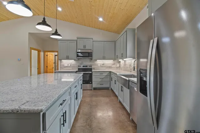 $300,000 | 700 Anderson County Road 308, Frankston, TX 75763