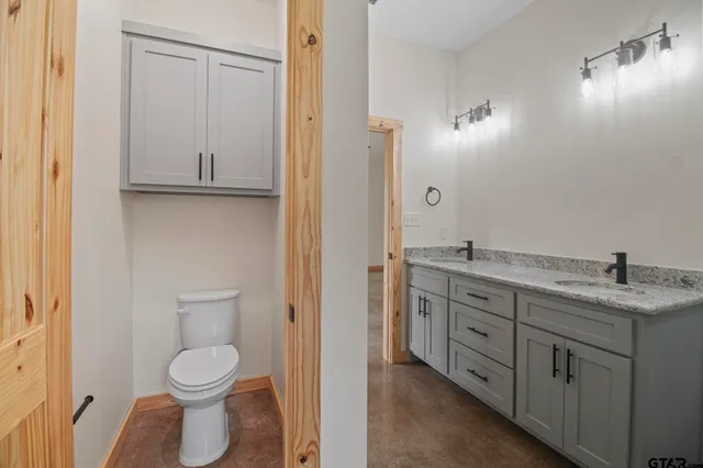 $300,000 | 700 Anderson County Road 308, Frankston, TX 75763