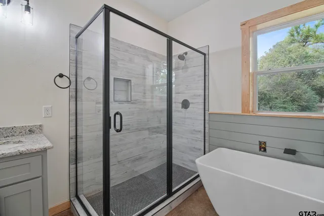 $300,000 | 700 Anderson County Road 308, Frankston, TX 75763