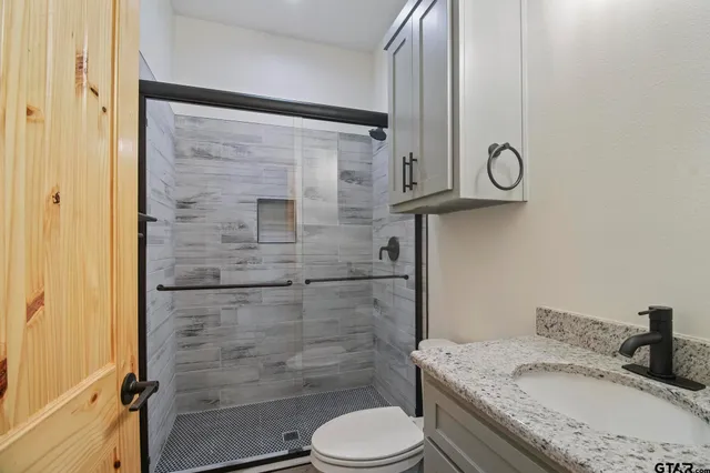 $300,000 | 700 Anderson County Road 308, Frankston, TX 75763