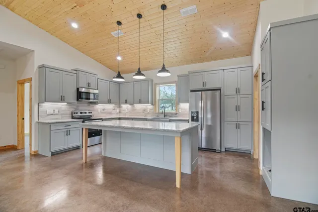 $300,000 | 700 Anderson County Road 308, Frankston, TX 75763