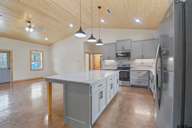 $300,000 | 700 Anderson County Road 308, Frankston, TX 75763