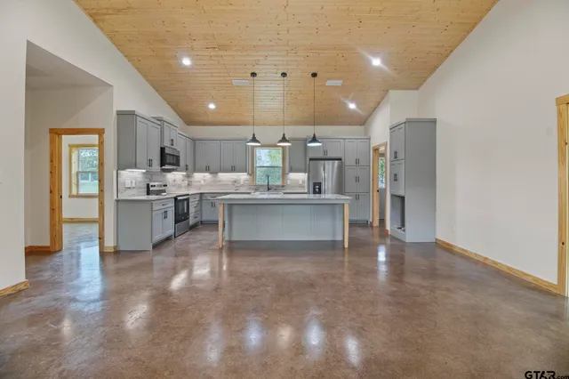 $300,000 | 700 Anderson County Road 308, Frankston, TX 75763