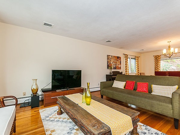 98 Risley Road Brookline, MA 02467 - Photo 5 of 28 Gallery Image 5