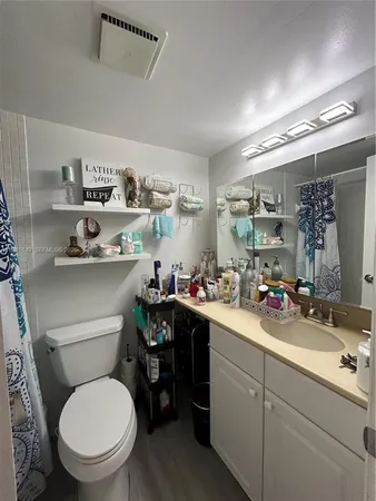 $2,000 | 200 Gate Road, Unit 207, Hollywood, FL 33024