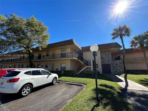 $2,000 | 200 Gate Road, Unit 207, Hollywood, FL 33024