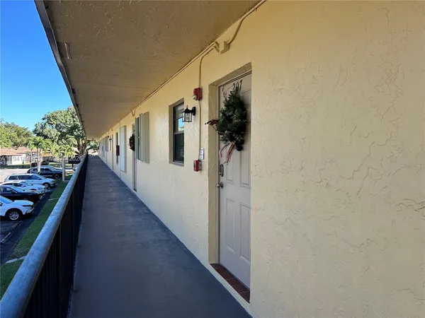 $2,000 | 200 Gate Road, Unit 207, Hollywood, FL 33024