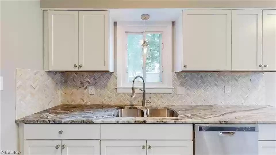 4062 Bayard Road Cleveland, OH 44121 - Photo 10 of 22