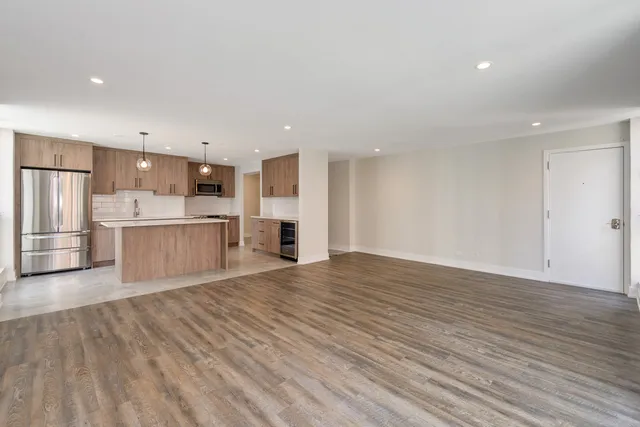 $4,150 | 227 East Walton Place, Unit 8E, Chicago, IL 60611