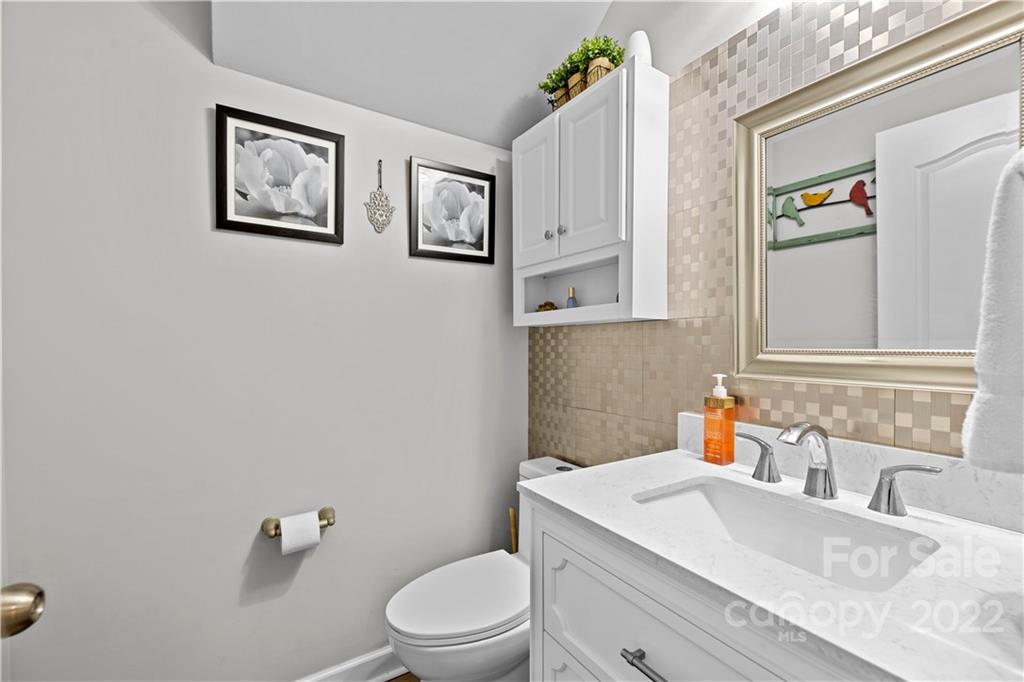 1908 Chatooka Lane Waxhaw, NC 28173 - Photo 32 of 47 a bathroom with a toilet a sink and mirror