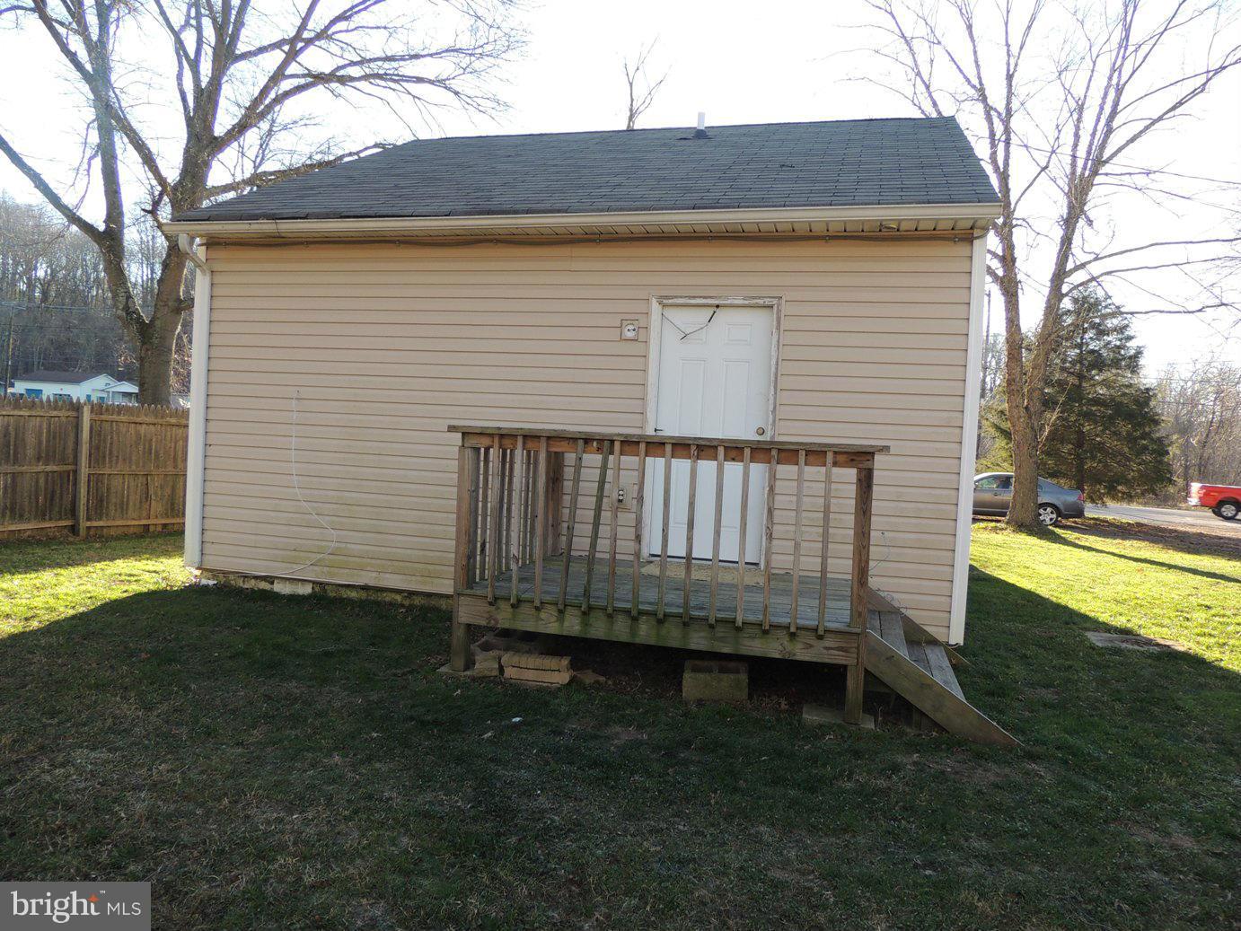 Exterior (Rear)