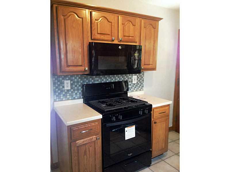 1136 9th Street McKees Rocks, PA 15136 - Photo 4 of 17 NEW GAS STOVE