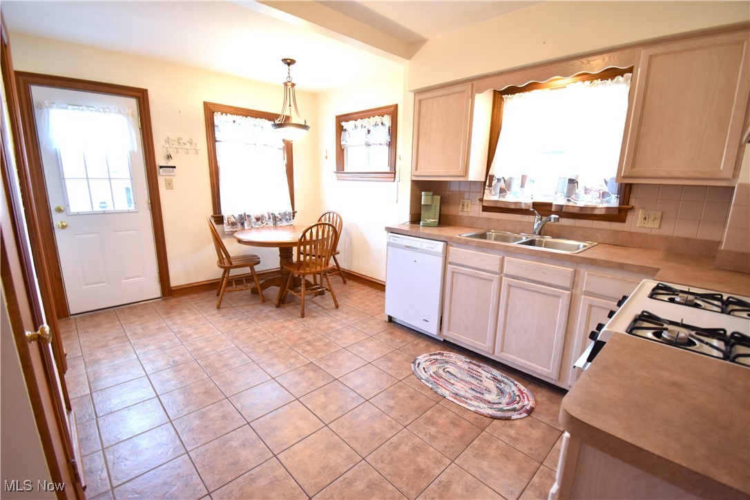17113 Neff Road Cleveland, OH 44119 - Photo 2 of 24 Kitchen with tile flooring