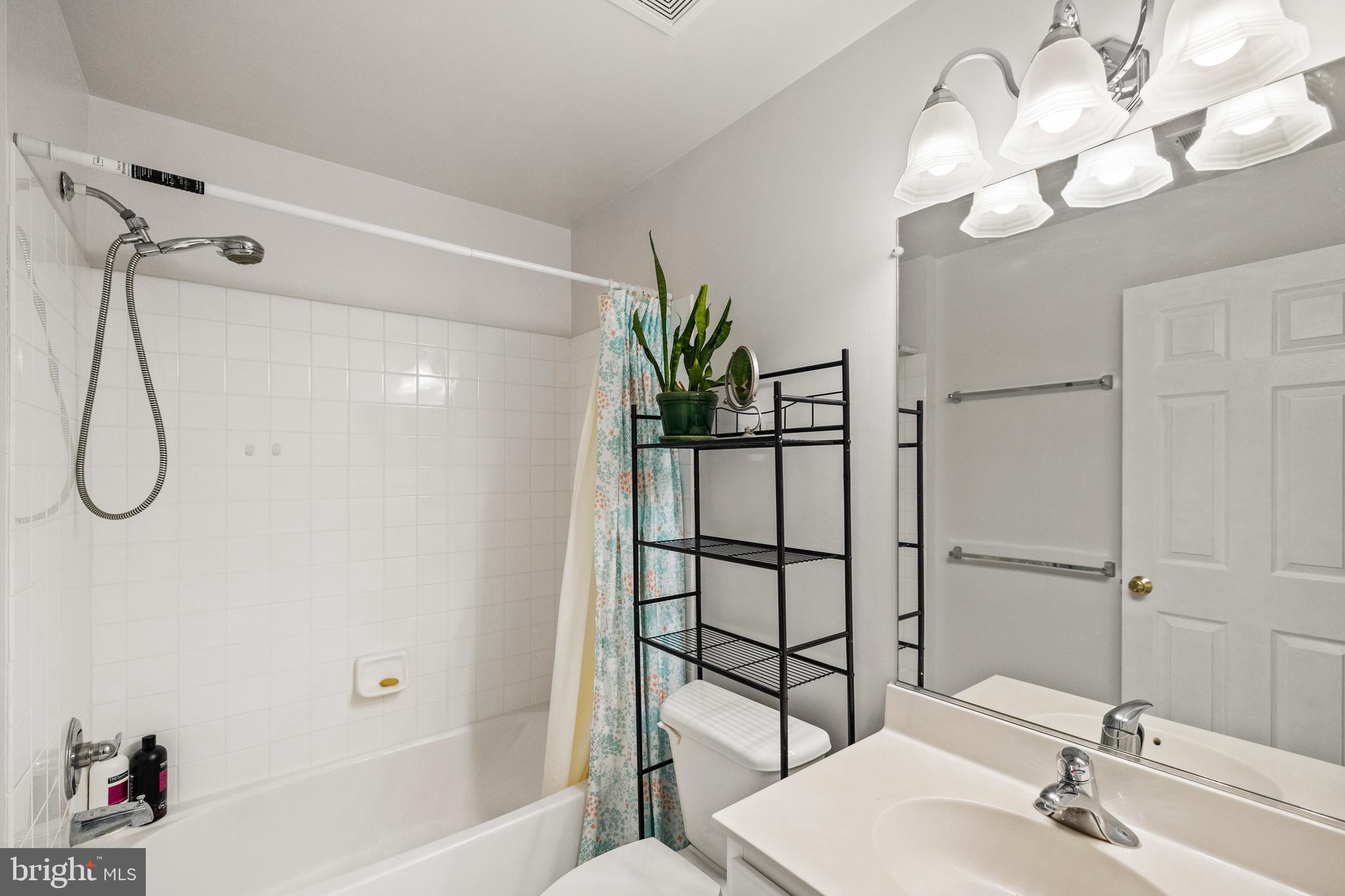 15016 Danube Way Haymarket, VA 20169 - Photo 20 of 22 a bathroom with a sink and a mirror