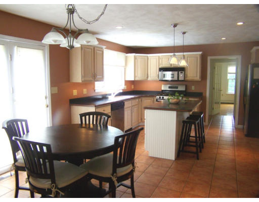 8 Ravens Bluff Andover, MA 01810 - Photo 3 of 20