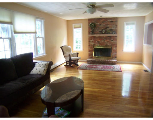 8 Ravens Bluff Andover, MA 01810 - Photo 7 of 20