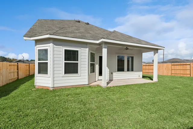 $321,990 | 845 Vlg Brk Drive, Willis, TX 77378