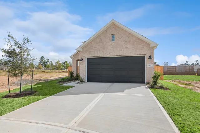 $321,990 | 845 Vlg Brk Drive, Willis, TX 77378
