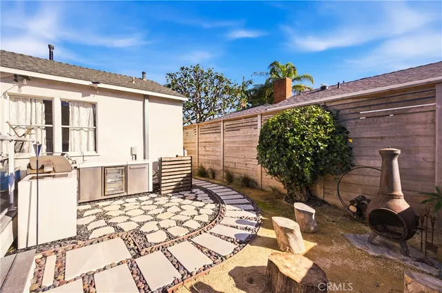 a house view with a outdoor space