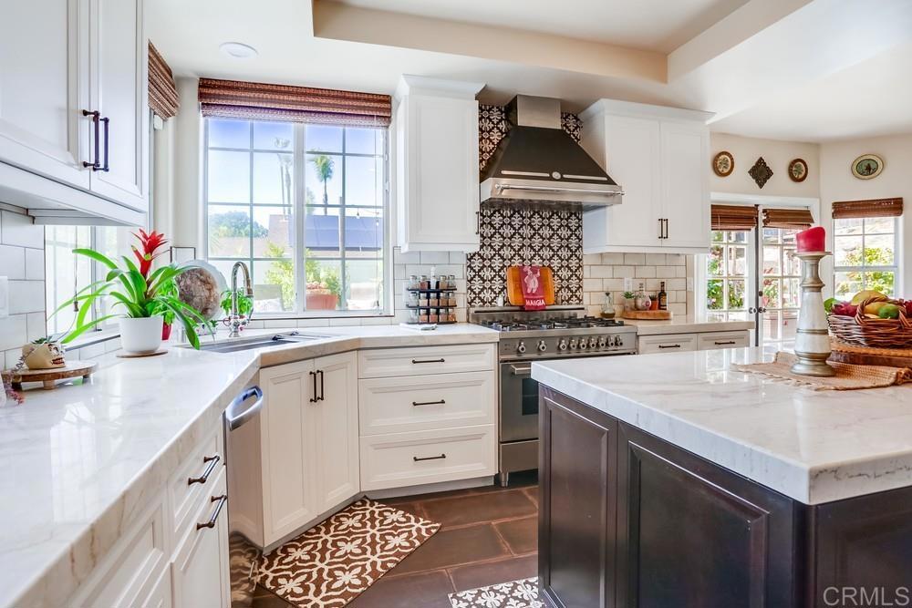 7704 Rocio Street Carlsbad, CA 92009 - Photo 12 of 61