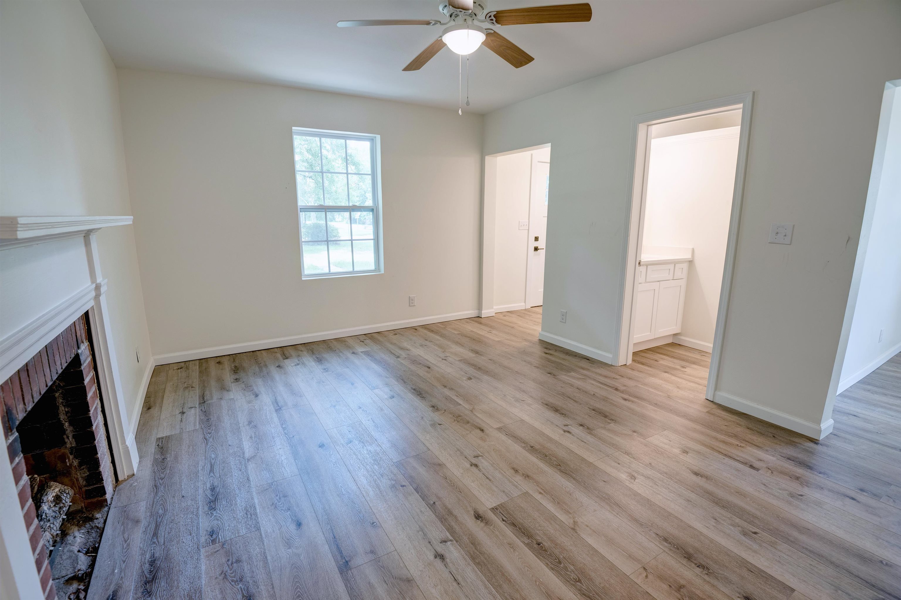 510 East Myrtle Avenue Foley, AL 36535 - Photo 6 of 22 Living Room