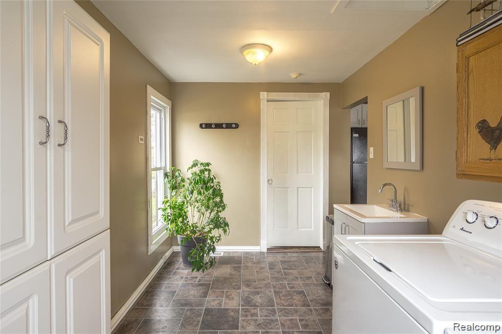 605 West Silver Lake Road Fenton, MI 48430 - Photo 13 of 37