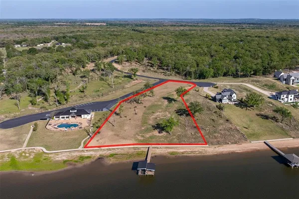 $700,000 | 7024 Lakeshore Way, Malakoff, TX 75148