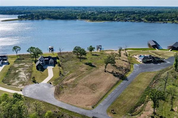 $700,000 | 7024 Lakeshore Way, Malakoff, TX 75148