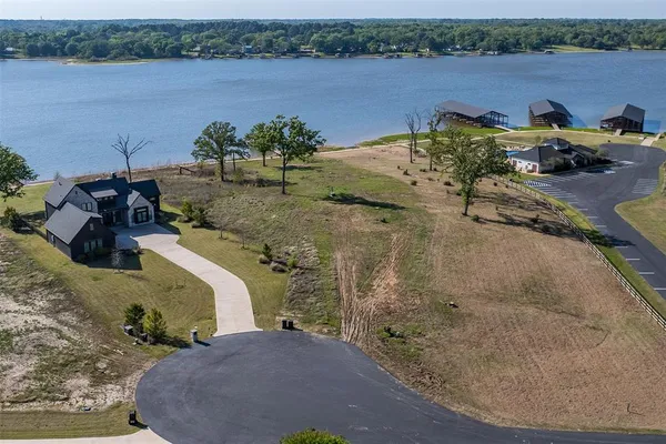 $700,000 | 7024 Lakeshore Way, Malakoff, TX 75148