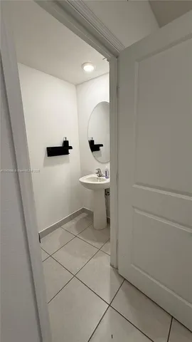 $2,850 | 947 Northeast 211th Street, Unit 947, Miami, FL 33179