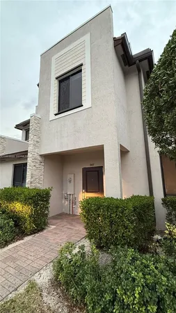 $2,775 | 947 Northeast 211th Street, Unit 947, Miami, FL 33179