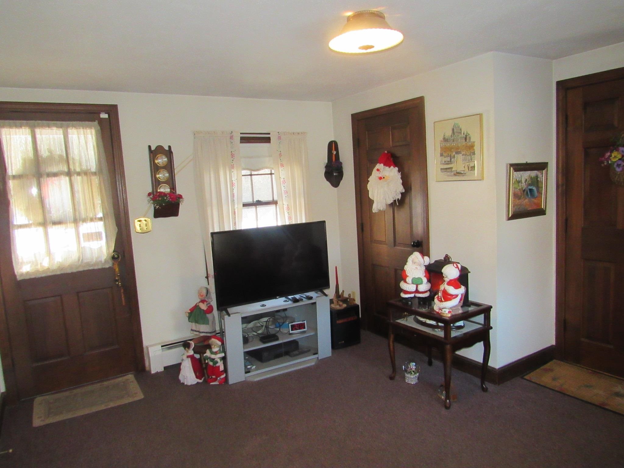 17 Garrison Road Salem, NH 03079 - Photo 2 of 41