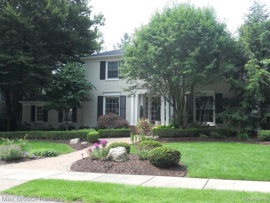 151 Overhill Road Bloomfield Hills, MI 48301 - Photo 25 of 25 Front View of Home & Landscaping