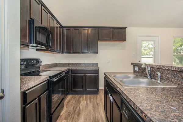 $1,950 | 13006 Lazy Lane, Willis, TX 77318