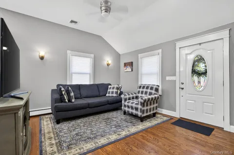 $629,000 | 105 North Hamilton Avenue, Lindenhurst, NY 11757