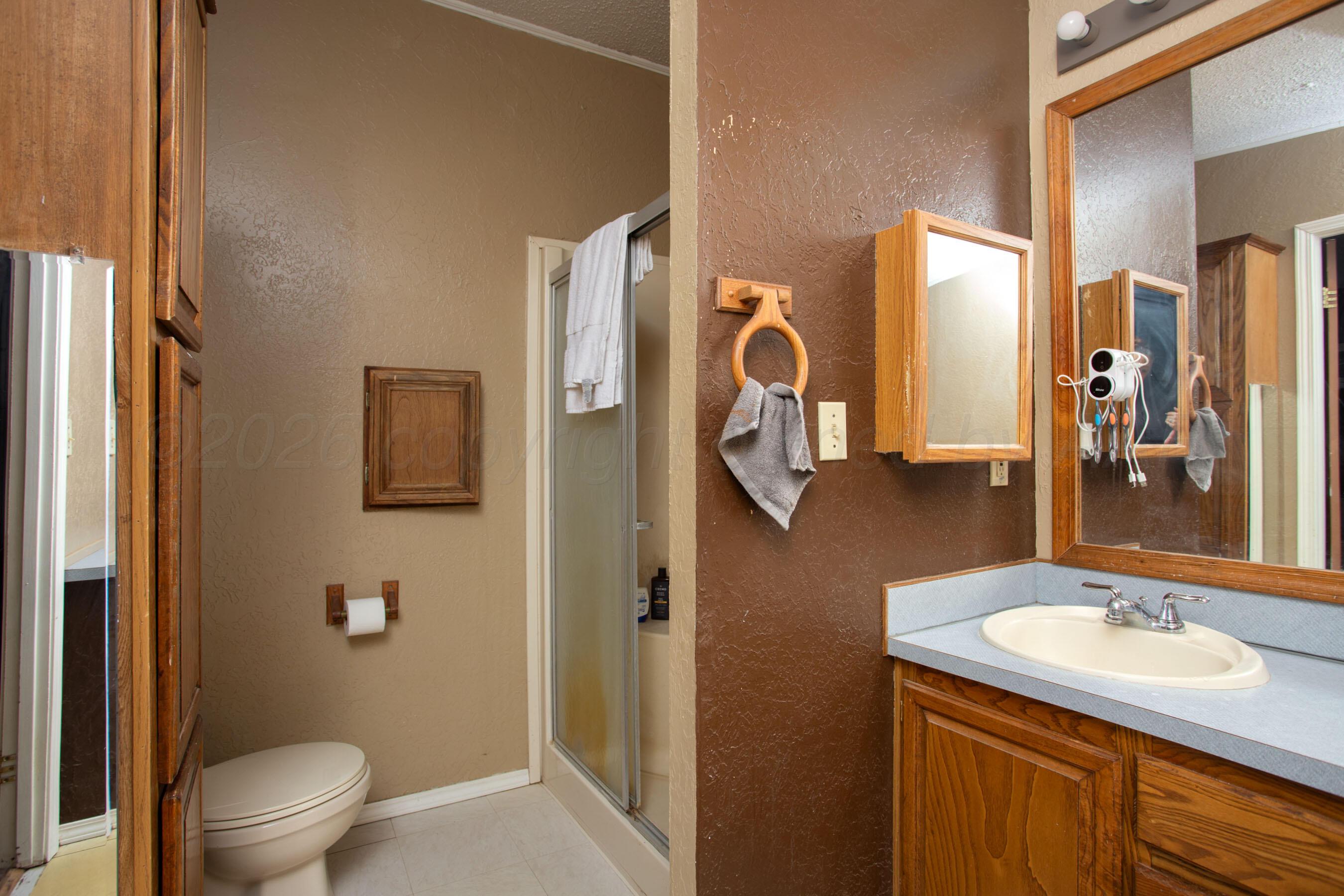 9707 Strawman Trail Amarillo, TX 79108 - Photo 15 of 32 Primary Bathroom