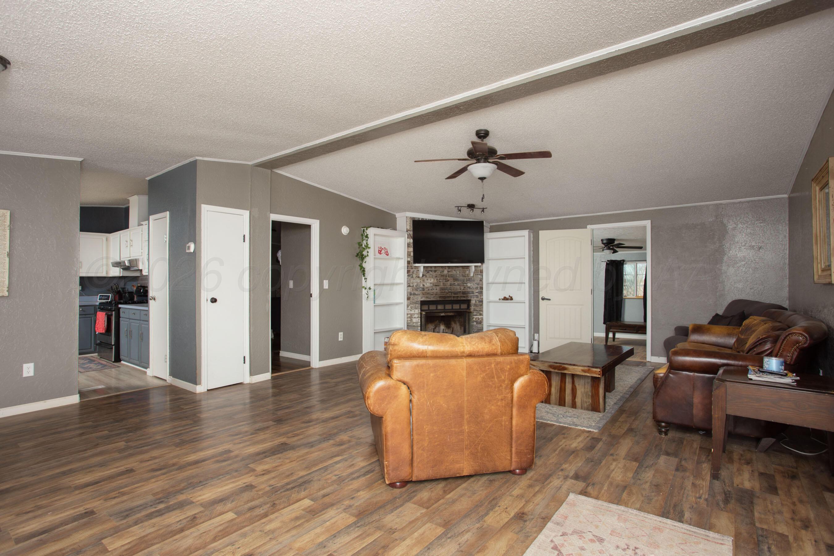 9707 Strawman Trail Amarillo, TX 79108 - Photo 5 of 32 Living Room