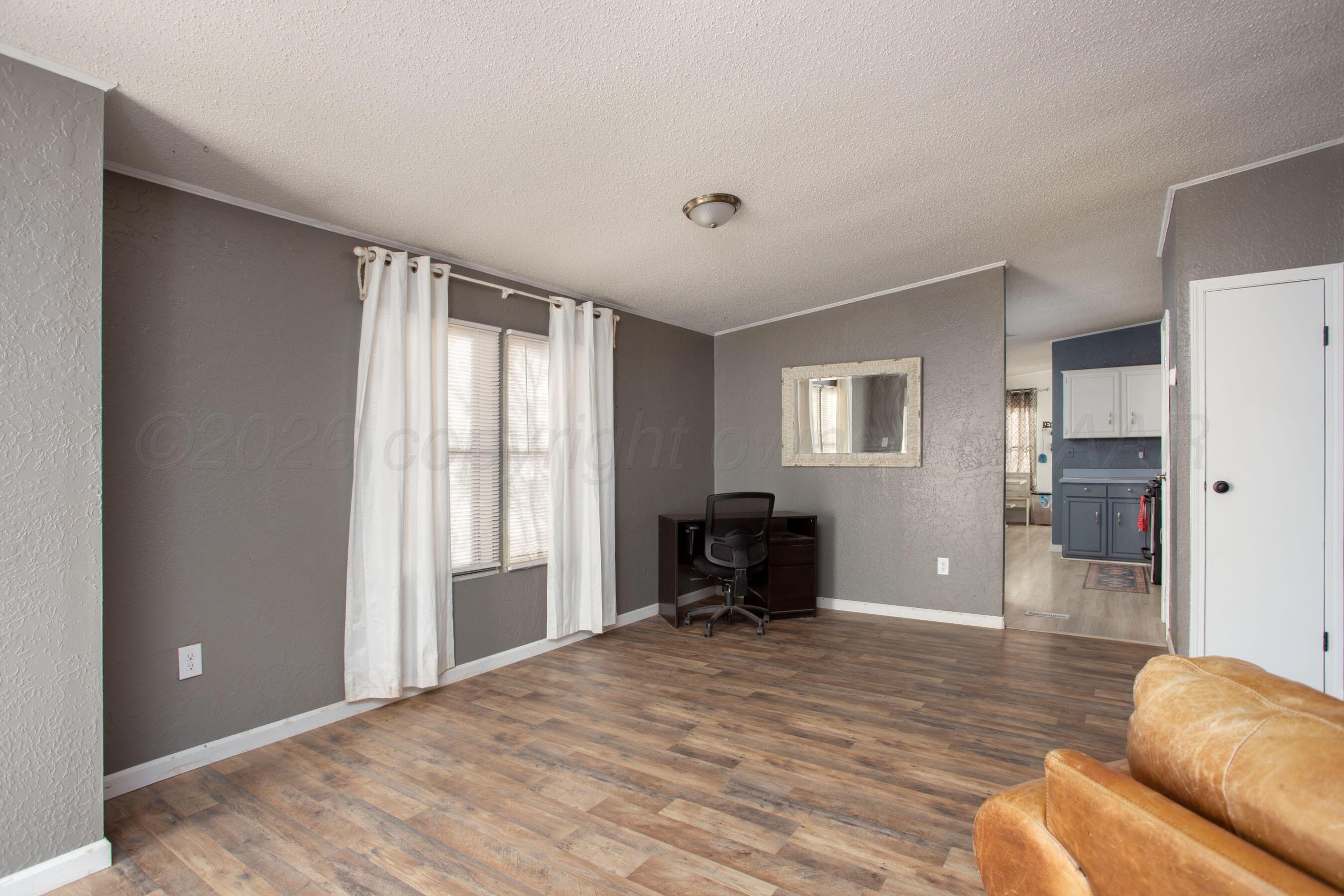 9707 Strawman Trail Amarillo, TX 79108 - Photo 6 of 32 Living Room