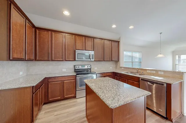 $2,550 | 4728 Meadow Green Trail, Fort Worth, TX 76244