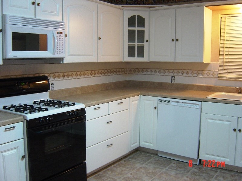 2601 Wheeler Avenue Houston, TX 77004 - Photo 15 of 47 2603 (Upstairs Kitchen) range/oven & microwave