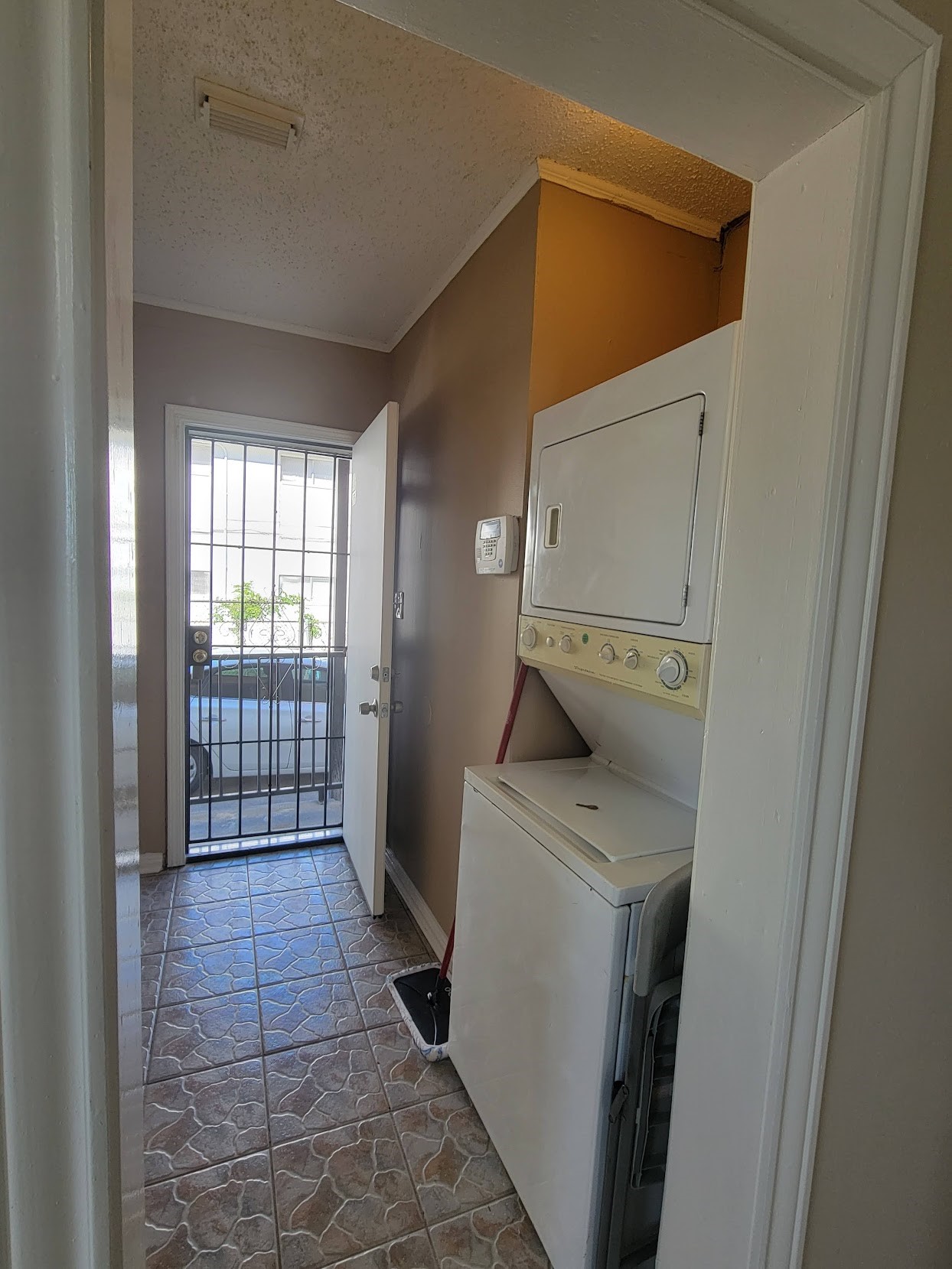 2601 Wheeler Avenue Houston, TX 77004 - Photo 17 of 47 Stacked washer/dryer in both units
