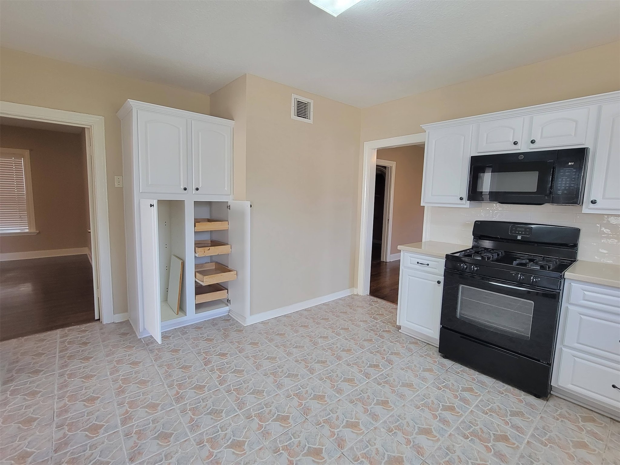 2601 Wheeler Avenue Houston, TX 77004 - Photo 2 of 47 a kitchen with stainless steel appliances a stove and a refrigerator