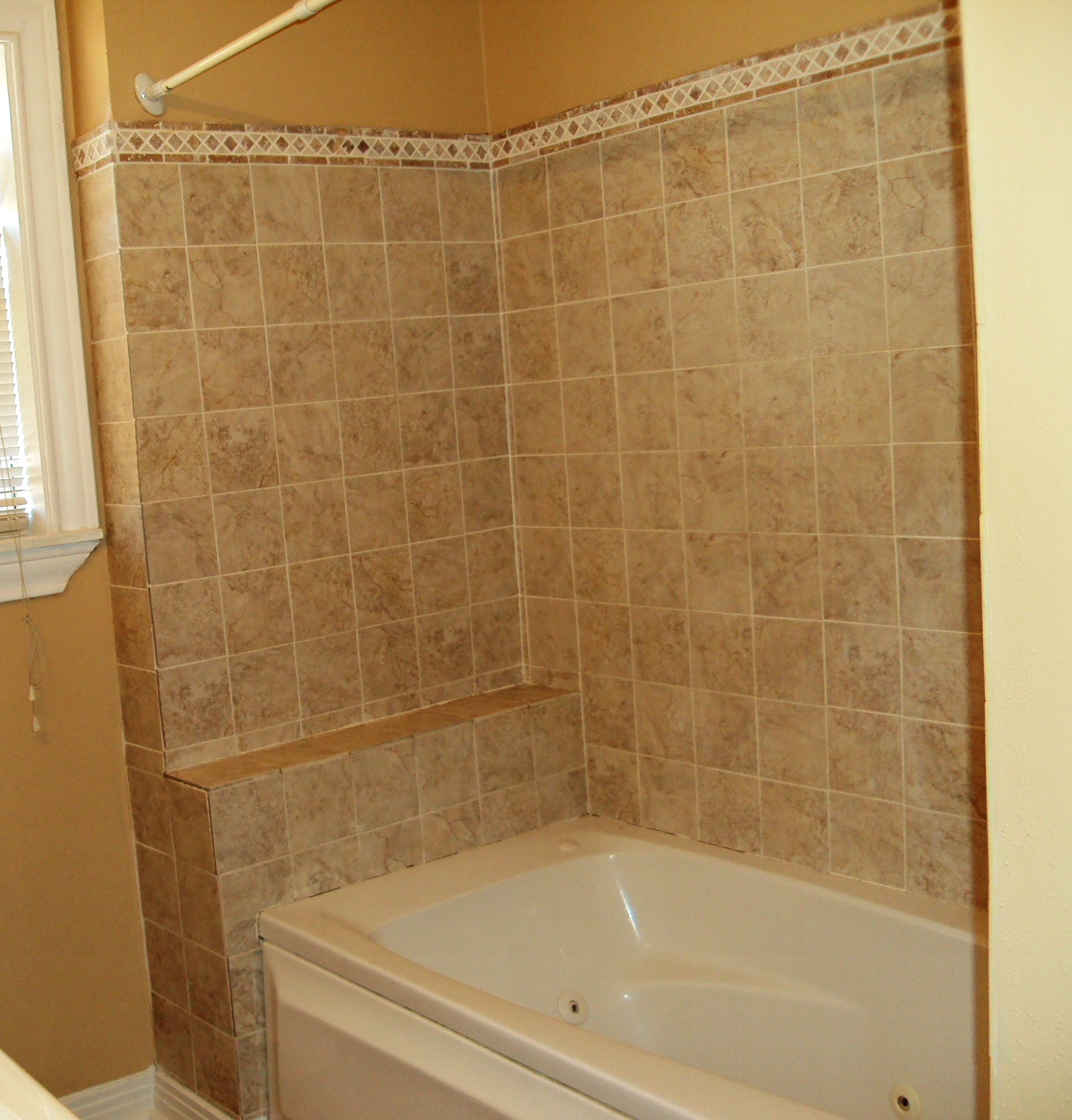 2601 Wheeler Avenue Houston, TX 77004 - Photo 29 of 47 2603 (upstairs) Jetted tub and tile surround