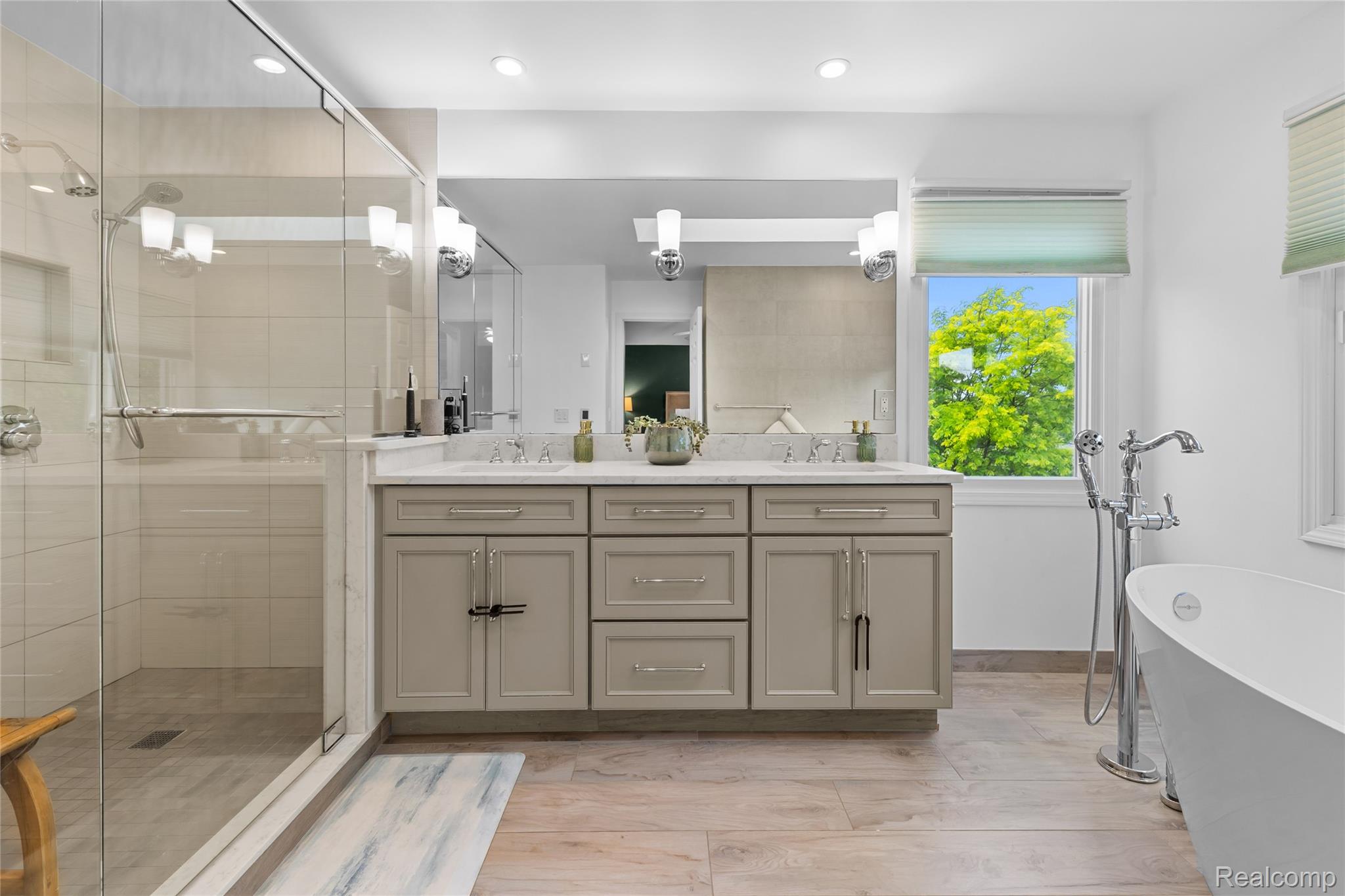 1781 Apple Ridge Court Rochester, MI 48306 - Photo 36 of 79 36 - Primary Bathroom.jpg