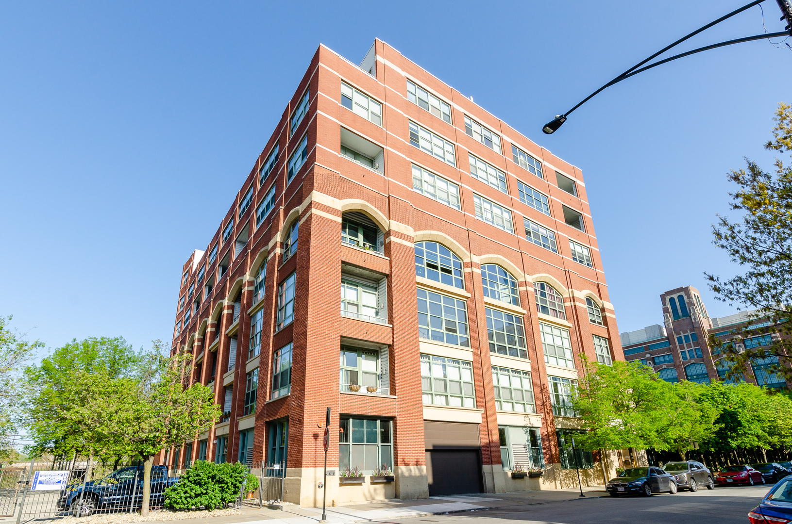 2001 South Calumet Avenue, Unit 405 Chicago, IL 60616 - Photo 1 of 29 a front view of a building