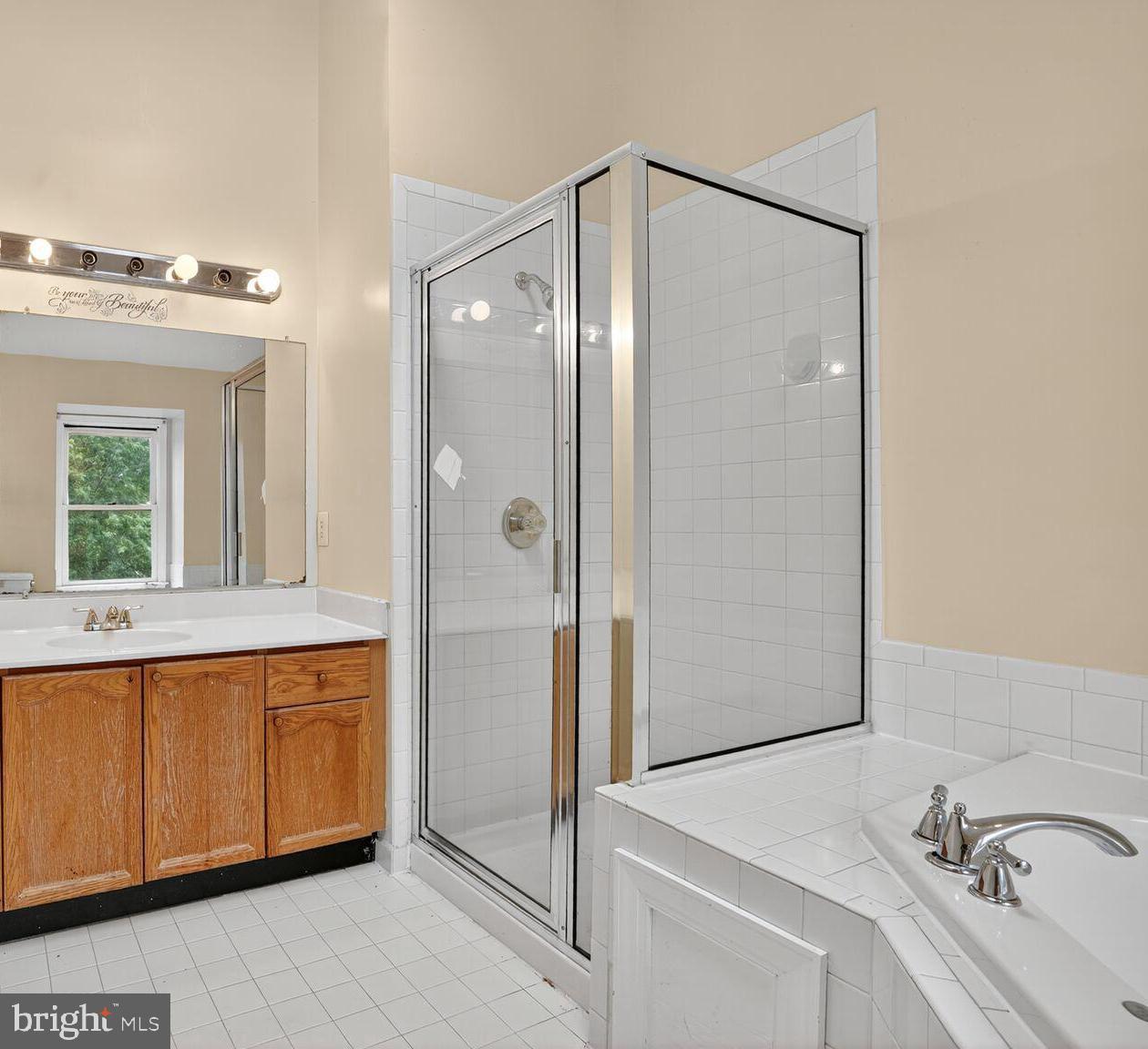 13920 Baton Rouge Court Centreville, VA 20121 - Photo 16 of 24 a bathroom with a bathtub and a sink