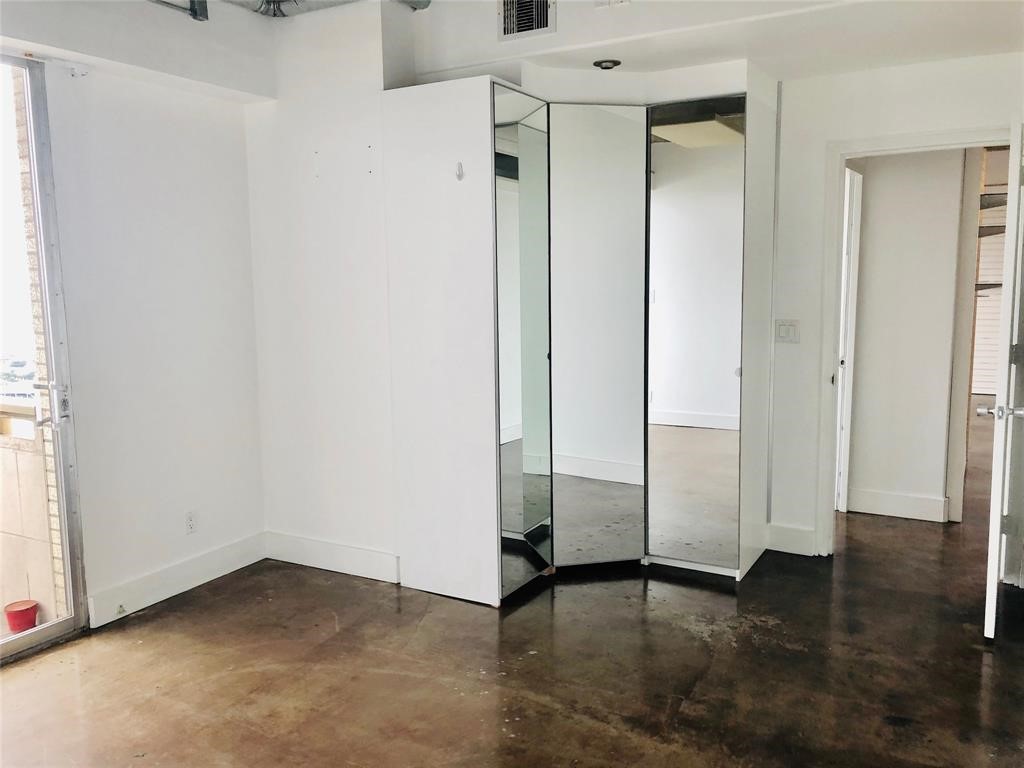 2016 Main Street, Unit 1822 Houston, TX 77002 - Photo 12 of 20 an empty room with wooden floor and windows