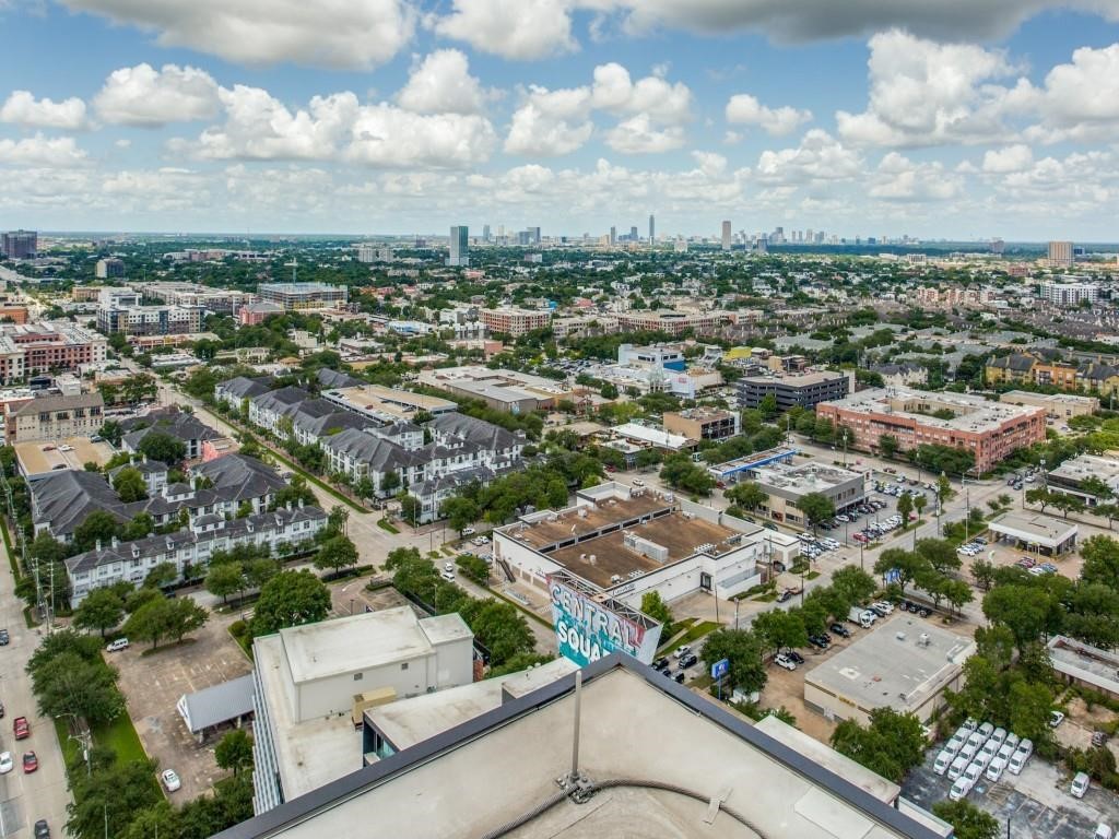 2016 Main Street, Unit 1822 Houston, TX 77002 - Photo 20 of 20 an aerial view of residential building with green space
