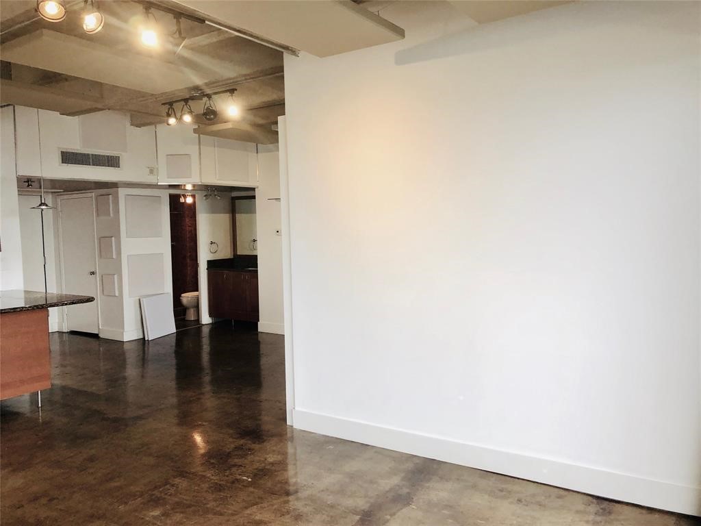 2016 Main Street, Unit 1822 Houston, TX 77002 - Photo 4 of 20 a view of a hallway with wooden floor